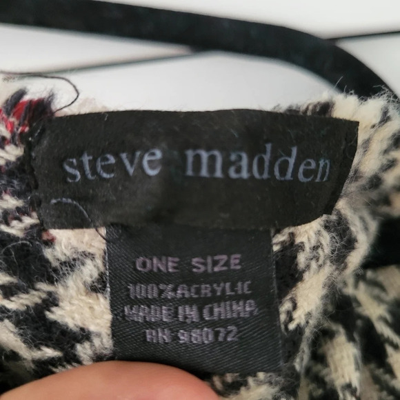 Steve Madden Double Sided Red Plaid Gimham Oversized Scarf - Picture 3 of 6